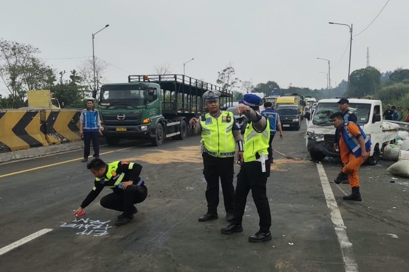 Tabrakan Beruntun 15 Kendaraan di Tol Cipularang, Satu Korban Luka