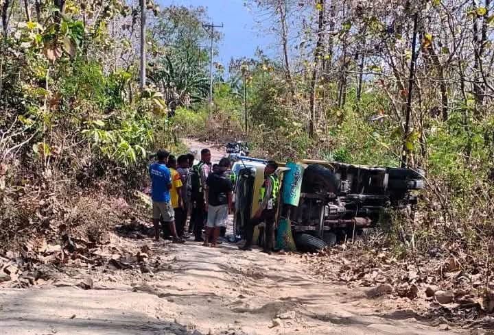 Truk Dump Terguling di Lembata, Lima Orang Tewas