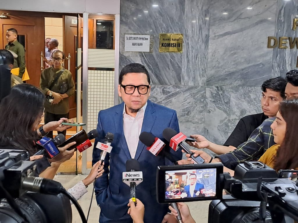 Audit Fakta Status Jabatan Eksekutif Sarmuji dan Bambang Soesatyo