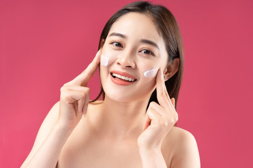 Sleeping Mask Setiap Hari: Aman atau Risiko Bagi Kulit?