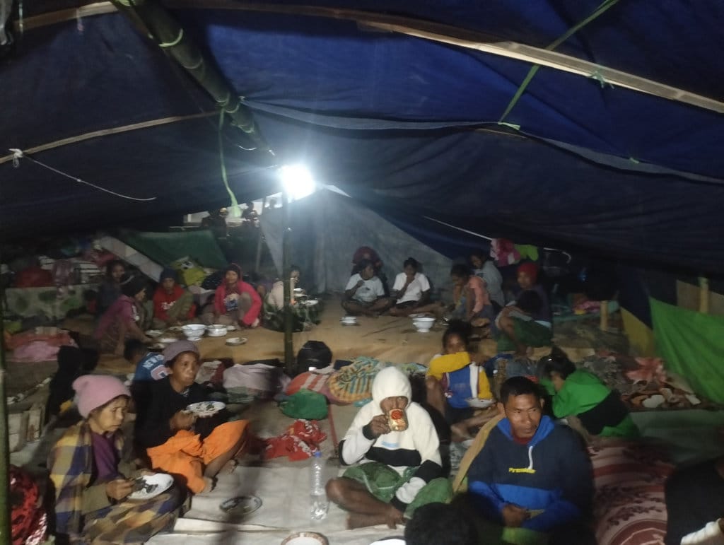 Warga Golo Lanak Bertahan Mandiri Sambil Menanti Bantuan Pasca Gempa NTT