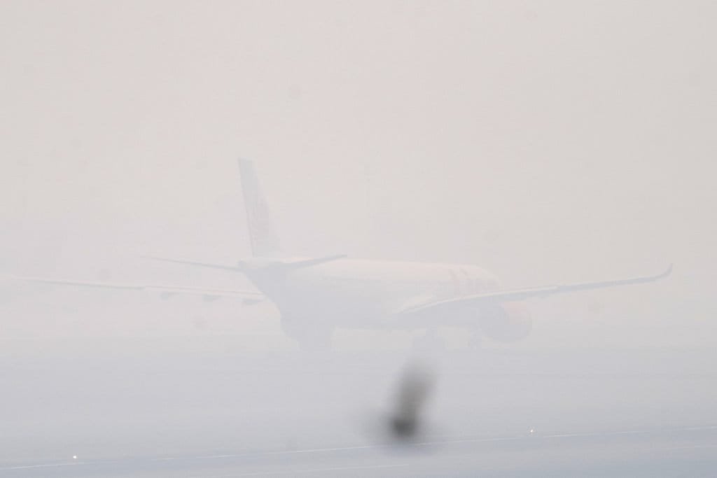 Kabut Asap Karhutla Palembang Lumpuhkan Delapan Penerbangan