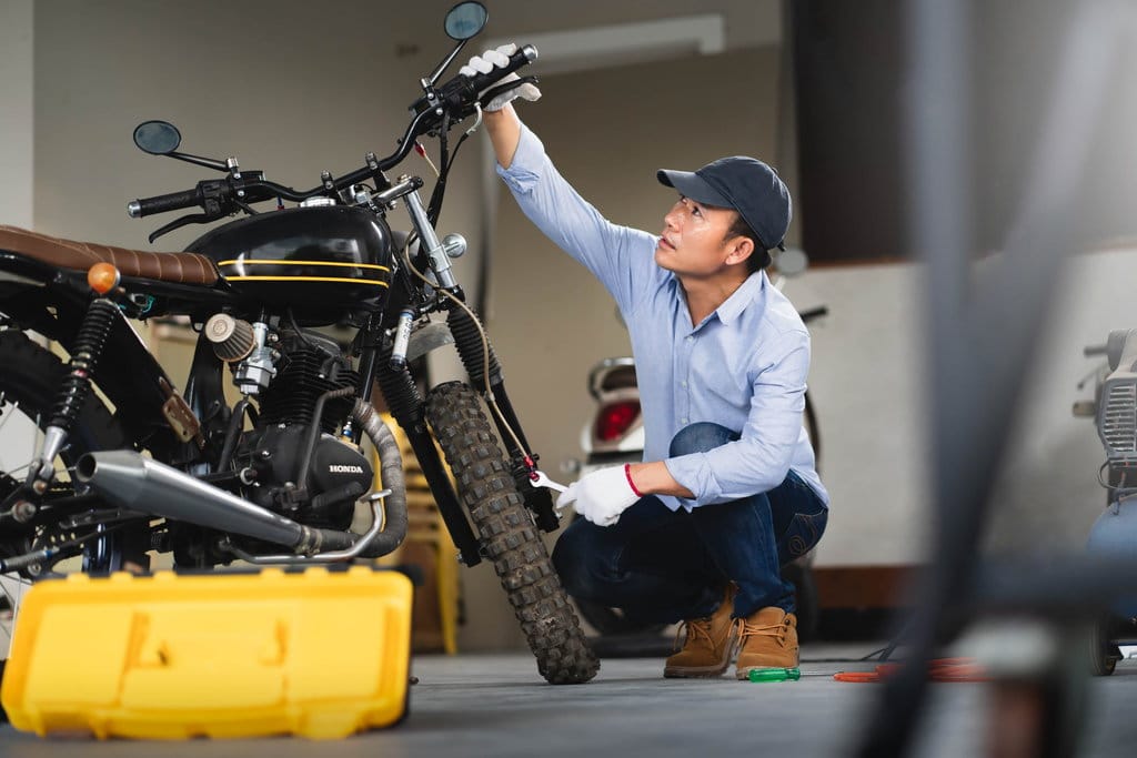 Cek Fakta: Durasi Ideal Memanaskan Mesin Motor Sebelum Dipakai