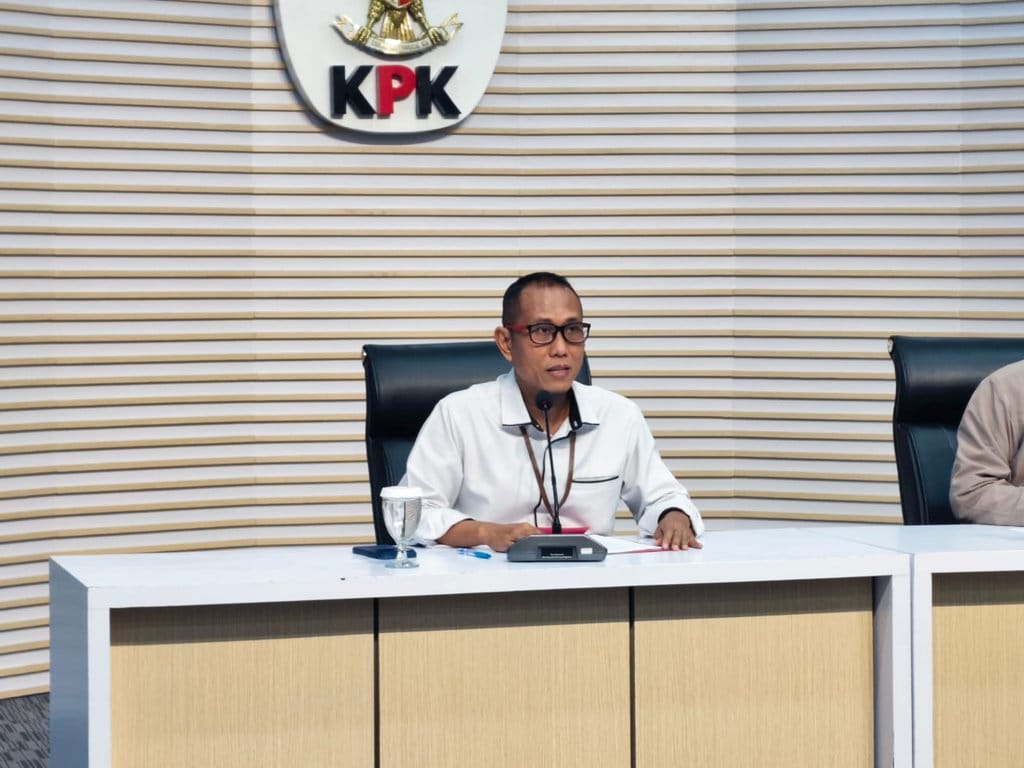 KPK Amankan Tiga Tersangka Korupsi Hibah Pokmas Jatim