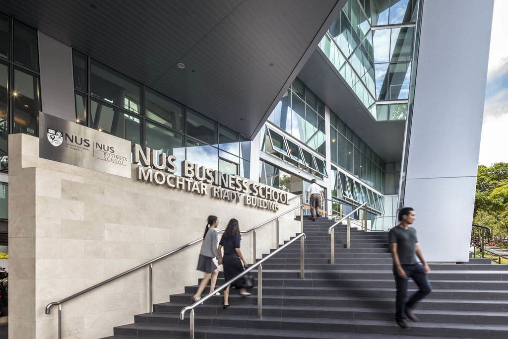 Uji Coba AI dalam Pendidikan Bisnis di NUS