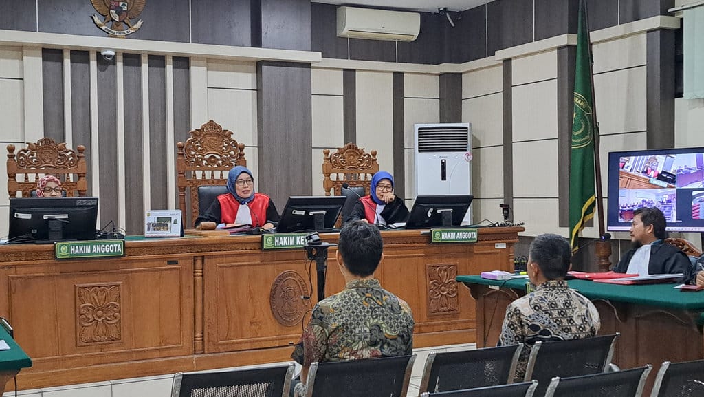 Verifikasi Sidang Bupati Cilacap: Dakwaan Terpisah, Pembuktian Digelar Bersama