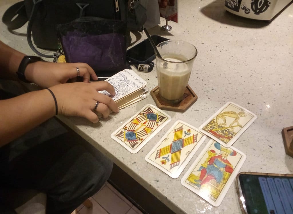 Tarot Jadi Tren Gen Z: Bukan Ramalan, Melainkan Alat Makna