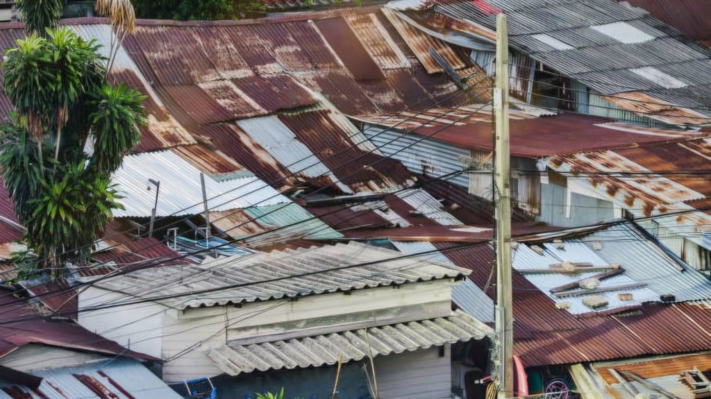 Membedah Klaim Asbes dan Seng sebagai Pemicu Kanker Paru