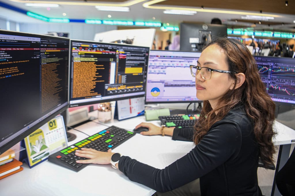 Rupiah Melemah, IHSG Justru Menguat di Pembukaan Pagi