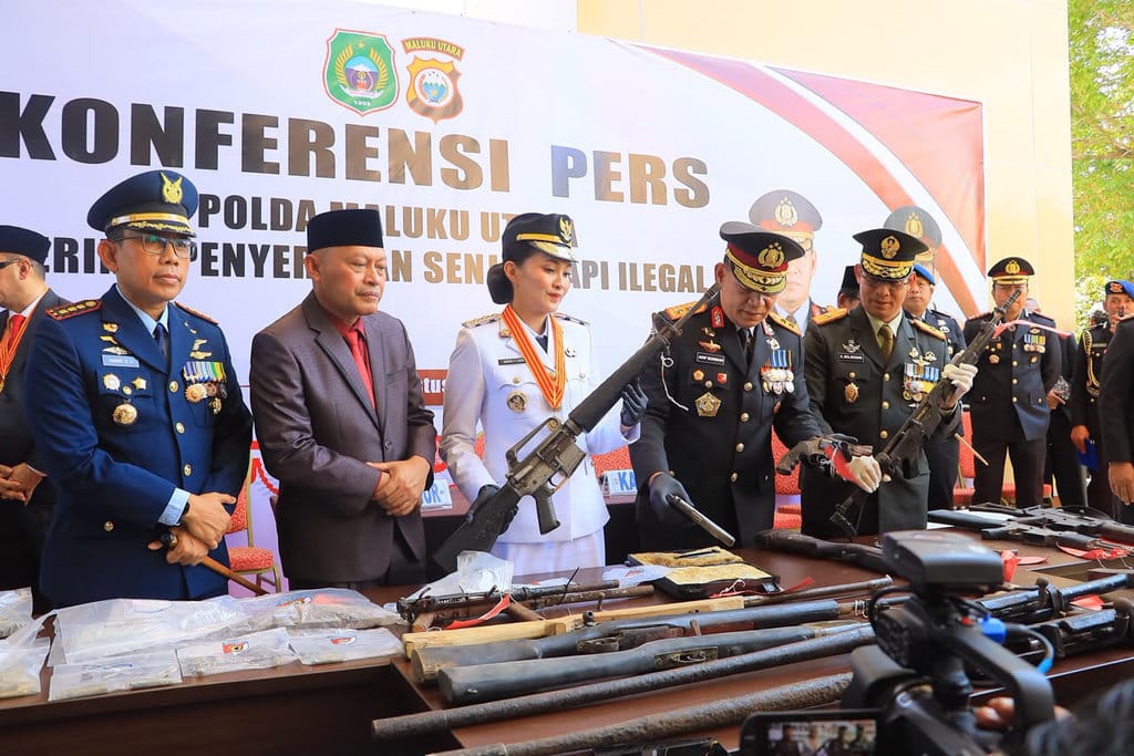 Verifikasi Klaim Penyerahan 16 Senjata Api Ilegal di Maluku Utara
