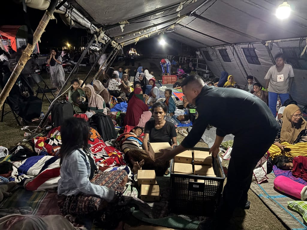Dapur MBG Sikka Salurkan Ratusan Porsi Makanan bagi Pengungsi Gempa