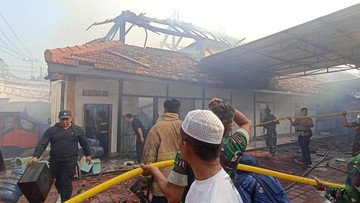 Kebakaran Landa Lapas Kelas IIB Ngawi, Ratusan Napi Dievakuasi Selamat