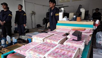 Polda Gerebek Pabrik Uang Palsu di BSD, 4 Tersangka Diamankan
