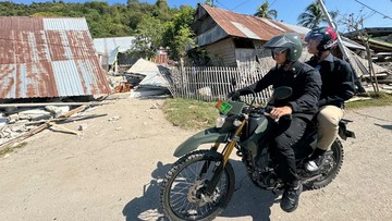 Wapres Gibran Temui Warga Pascagempa Manggarai Timur yang Sulit Dijangkau