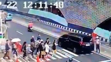 Aksi Alphard Pelat Palsu di Bundaran HI, Tiga Polisi Dijatuhi Sanksi