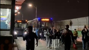 Bus TransJakarta Mogok di Petukangan, Penumpang Koridor 13 Terpaksa Jalan Kaki