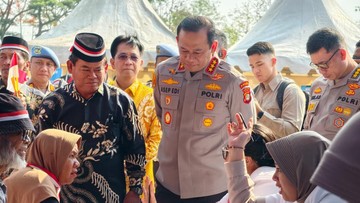 Kapolda Metro Jaya Gelar Baksos Kesehatan dan Resmikan Jembatan di Bekasi