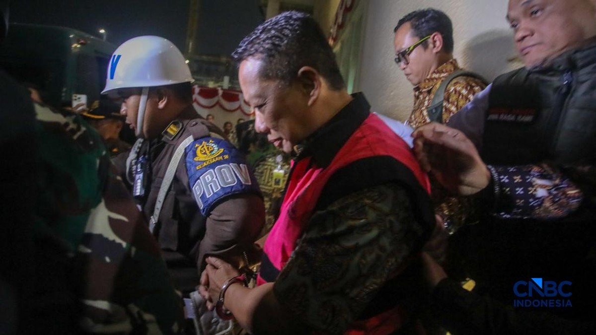 Potret Febrie Adriansyah Usai Tujuh Jam Diperiksa Tim Sembilan Kejagung