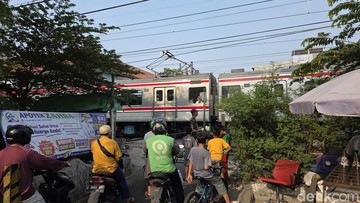 PT KAI Tutup Perlintasan Liar Tebet Usai Warga Tewas Tertemper KRL