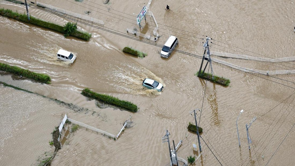 Banjir Bandang Jepang Timur Tewaskan Tiga Orang dan Lumpuhkan Aktivitas Kota