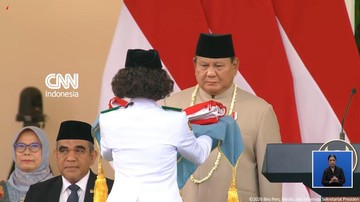 Neeltje Deliana, Pelajar Papua Pembawa Baki Bendera kepada Prabowo