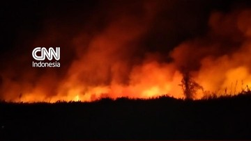 TNI dan Tim Gabungan Padamkan Karhutla di Desa Tambang Nusa