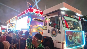 Kendaraan Hias Seskab dan BGN Jadi Primadona Karnaval Malam Merdeka