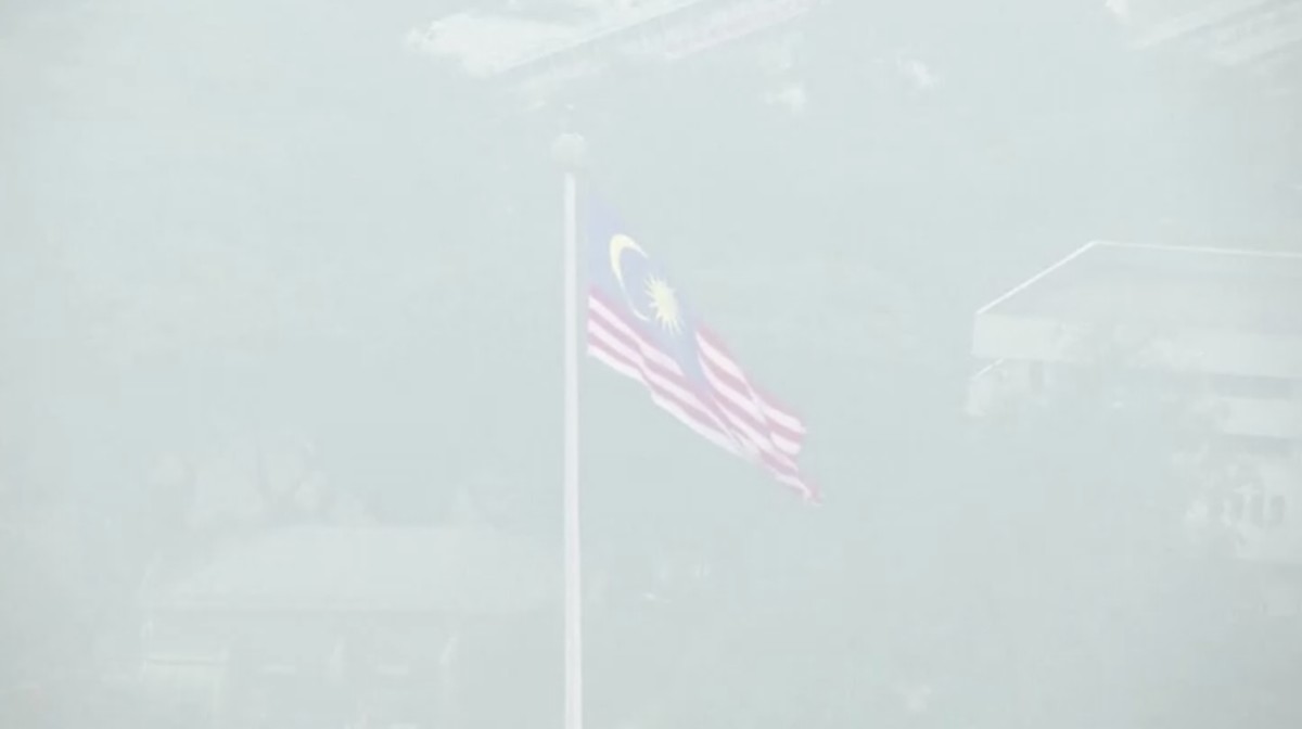 Kabut Asap Pekat Kepung Sarawak, Ratusan Sekolah Ditutup