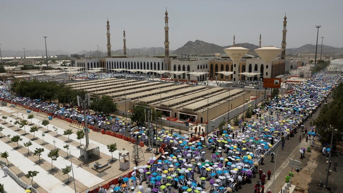 Jemaah Haji Indonesia Gelontorkan Rp1,96 Triliun untuk Oleh-Oleh
