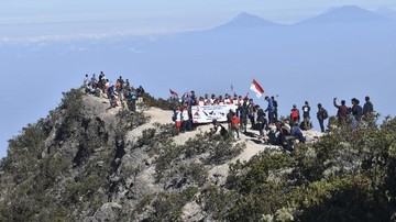 2.557 Pendaki Rayakan HUT RI di Bawakaraeng, 211 Personel SAR Siaga