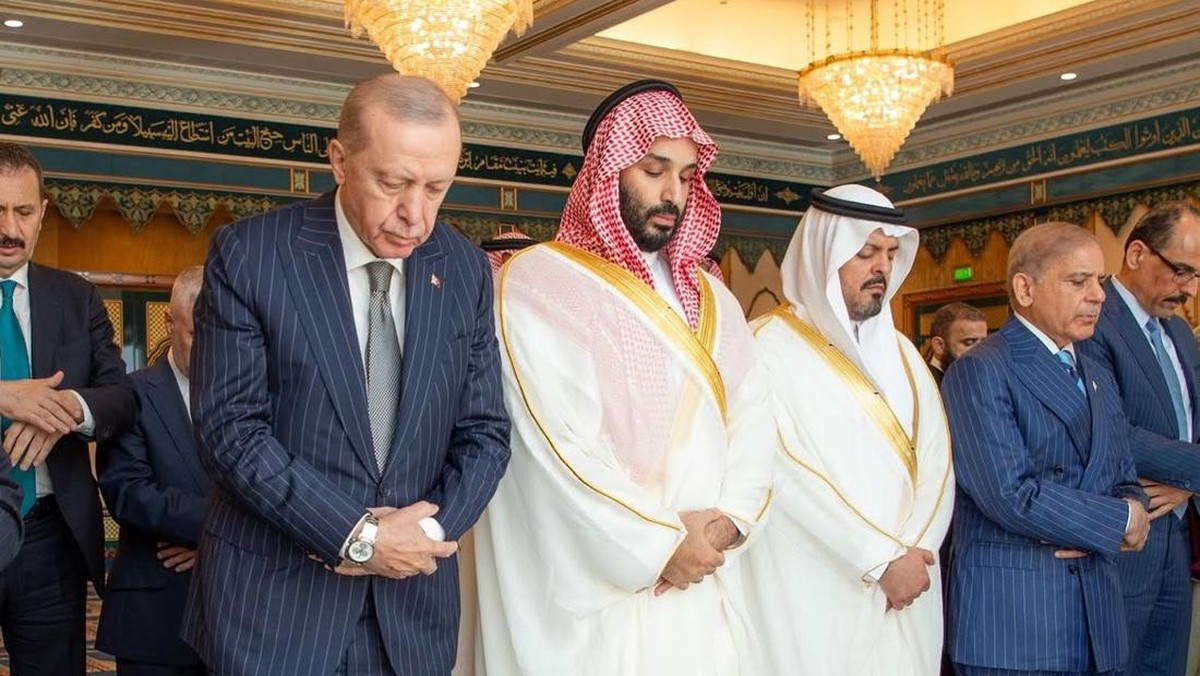 Tiga Pemimpin Dunia Muslim Salat Berjamaah di Mekkah, Bahas "NATO Islam"