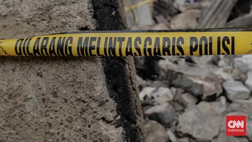 Dua Pekerja Proyek Selamat Usai Tertimpa Beton Drainase Roboh di Jatinegara