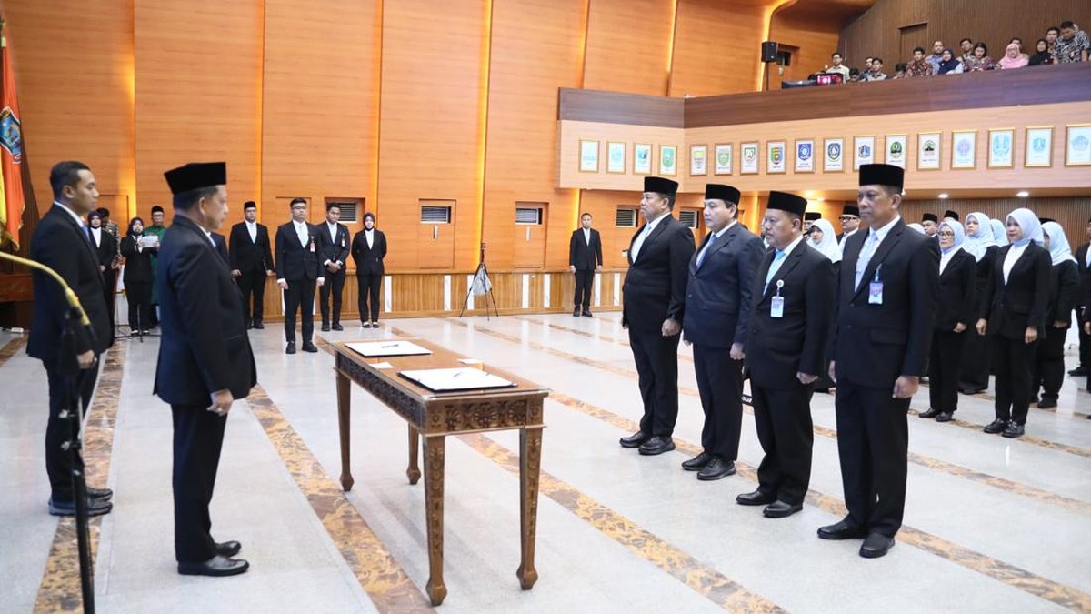 Mendagri Lantik Pejabat Baru, Tekankan Perbaikan Kinerja ASN