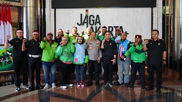 Polda Metro Jaya Rayakan HUT RI ke-81 Bersama Komunitas Ojol di Jakarta