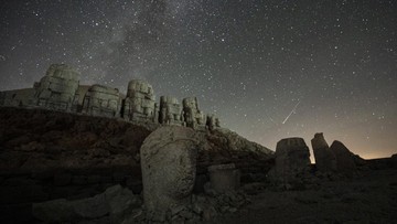 Hujan Meteor Perseid Capai Puncaknya Malam Ini, Simak Waktu dan Lokasi Terbaik