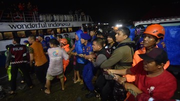 290 Penumpang Kapal Mentawai Fast Selamat Usai Kandas di Padang