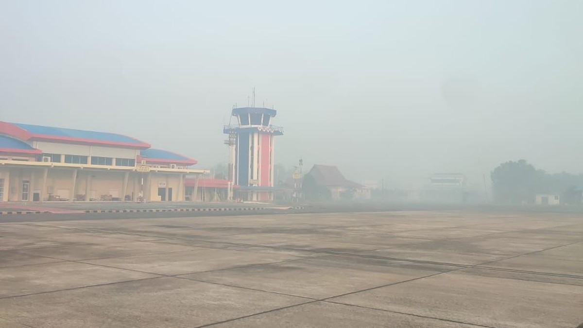 Asap Karhutla Lumpuhkan Penerbangan dan Perburuk Kualitas Udara di Kalimantan