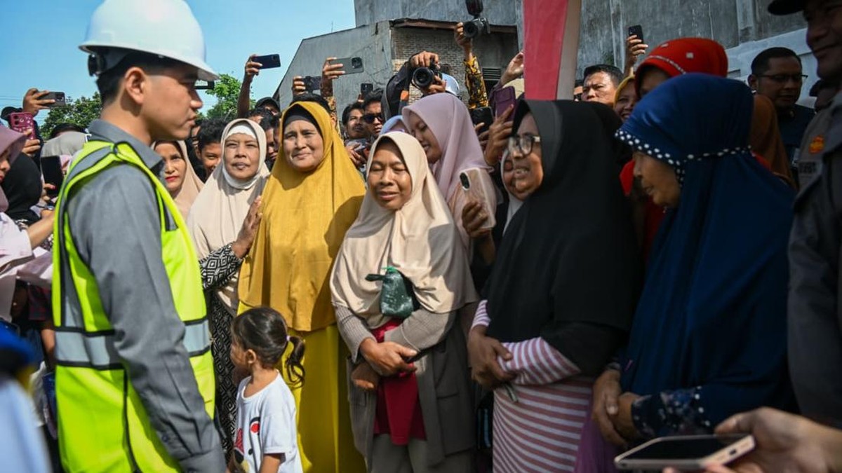 Gibran Tinjau Jembatan Krueng Tingkeum di Aceh Pasca Bencana