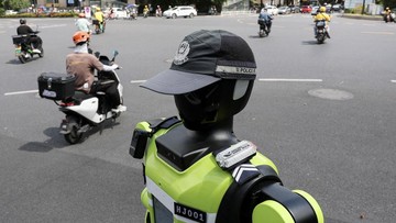 Robocop China Mulai Atur Lalu Lintas di Kota Hangzhou