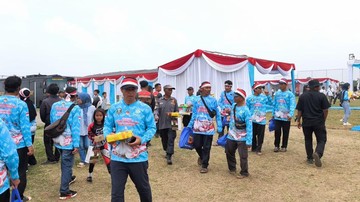 Wakapolri Salurkan 1.000 Paket Bantuan untuk Petani Bawang Putih Cianjur