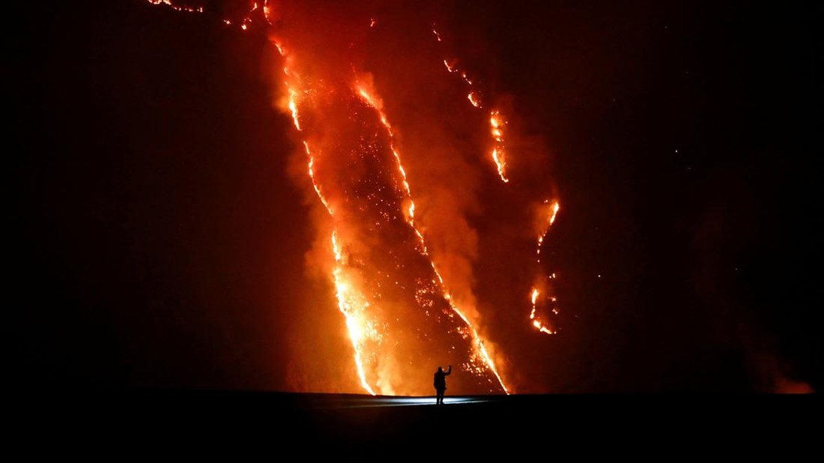 Kebakaran Bromo Hanguskan 520 Hektare, Taman Nasional Ditutup Total