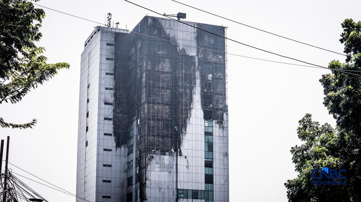 Gedung Bapenda DKI Ludes Dilalap Api, Satu Korban Berhasil Dievakuasi