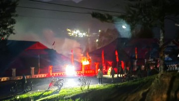 Kericuhan Dana Desa, Tujuh Kantor Pemkab Puncak Ludes Dibakar Massa