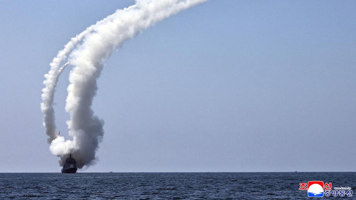 Korut Tembakkan Rudal Balistik ke Laut Timur, Korsel Siaga Penuh