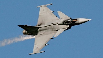 Ratu Thailand Terbang Solo Jet Tempur Gripen, Simbol Baru Era Digital Militer
