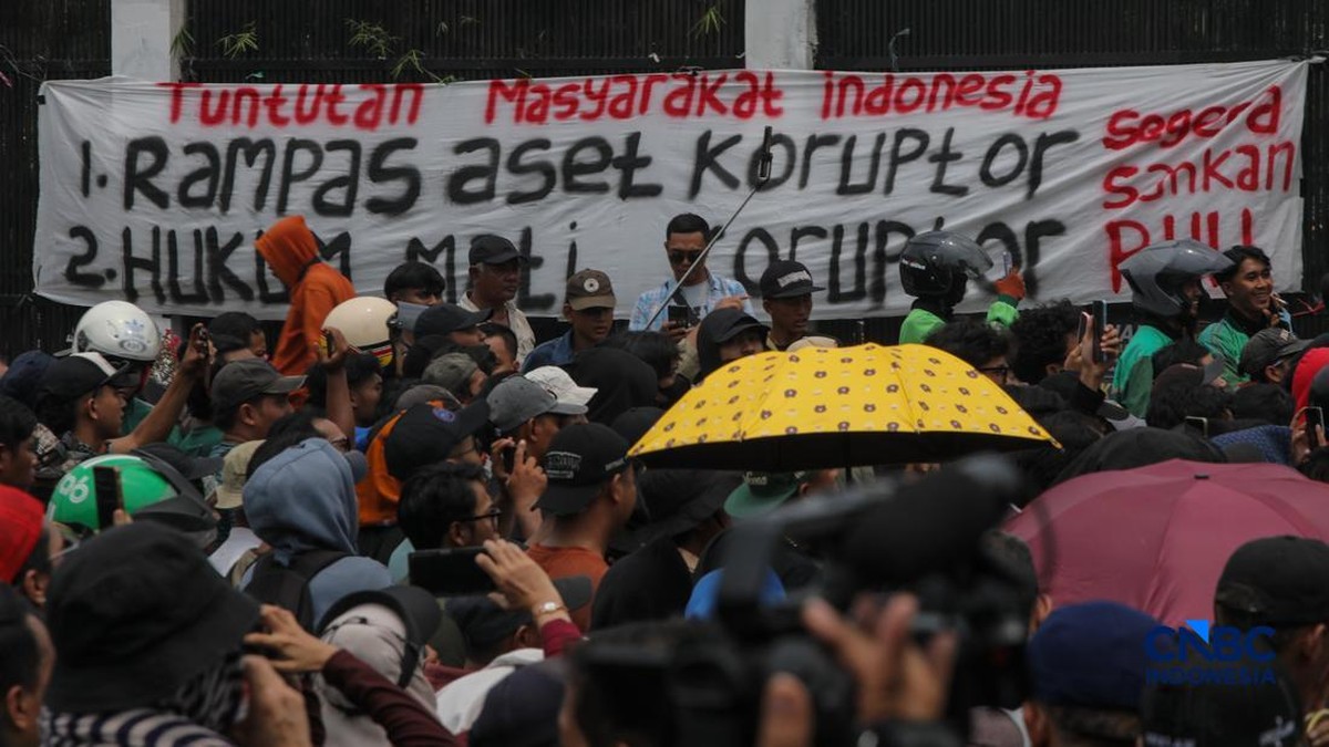 Ribuan Massa Padati Gedung DPR, Aspirasi RUU Perampasan Aset Menguat