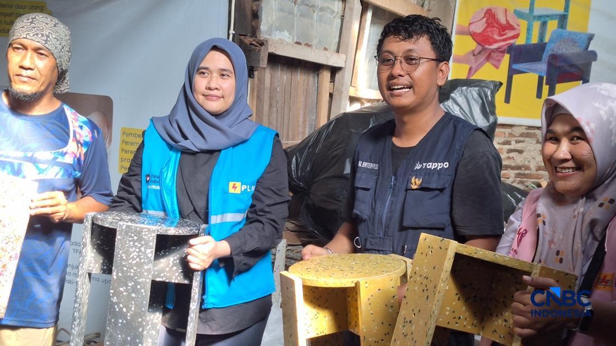Dari Sampah Plastik Jadi Furnitur: Inovasi Ekonomi Sirkular di Pesisir Makassar