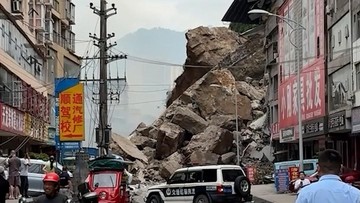 Longsor Dahsyat Terjang Chongqing, Puluhan Rumah Warga Tertimbun Tanah