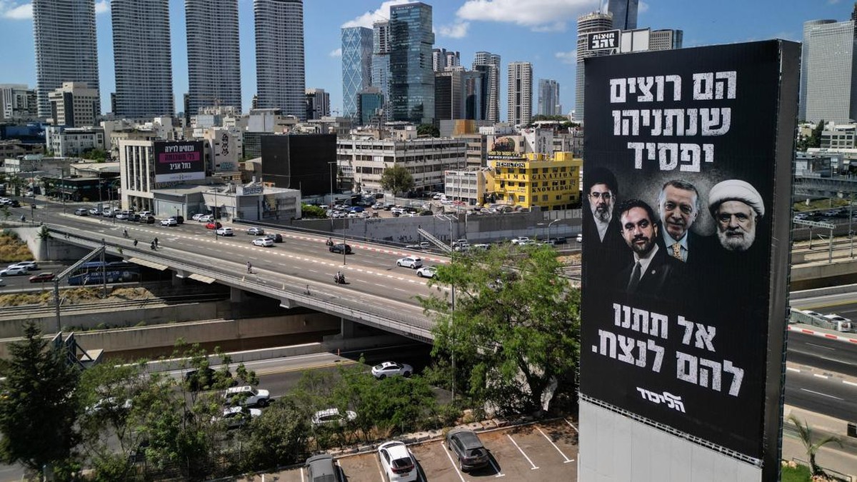 Baliho di Israel Sorot Walkot Muslim AS Mamdani dan Tokoh Oposisi Netanyahu