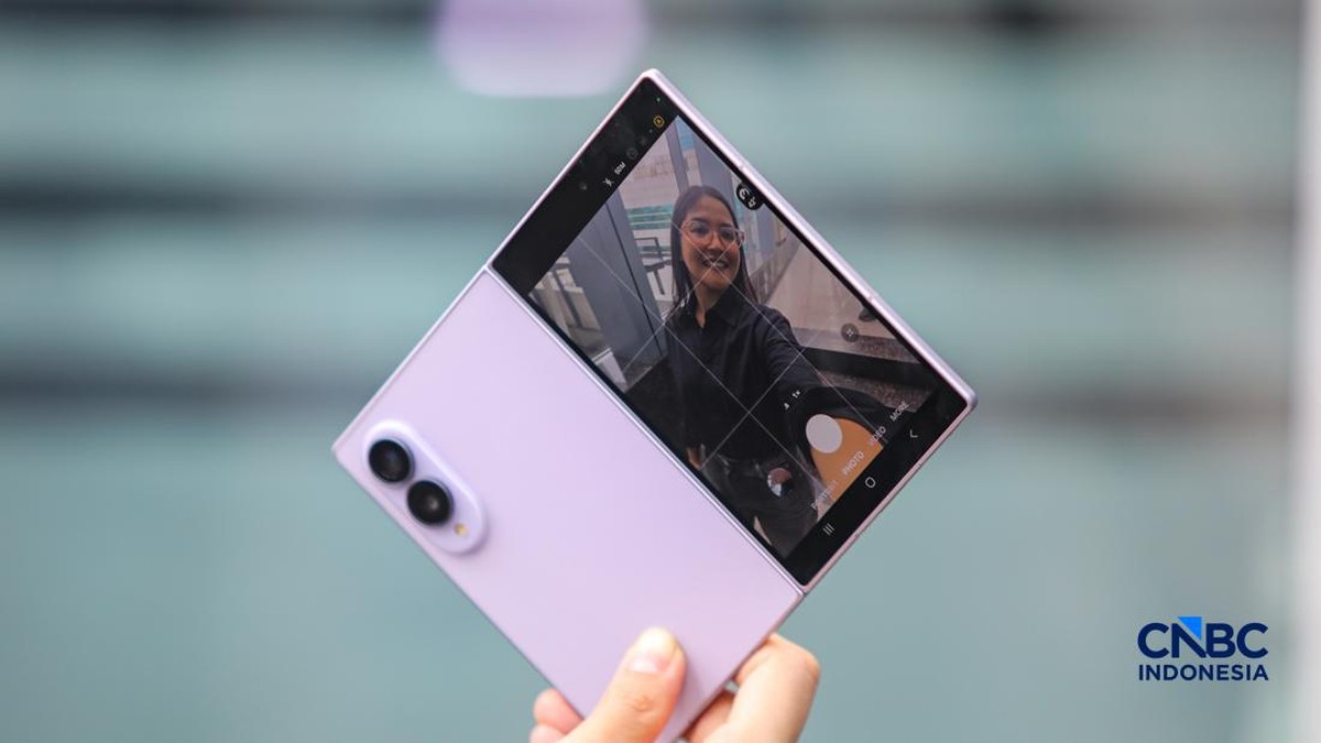 Apple Rilis iPhone Duo: Mampukah Goyang Dominasi Ponsel Lipat Samsung?